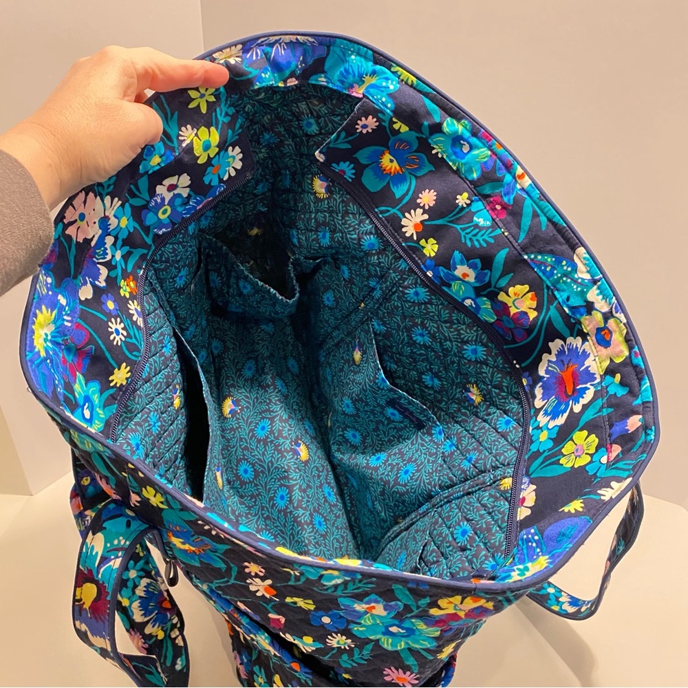 Vera Bradley Very Large Vera Tote. Moonlight Garden. NWOT. GORGEOUS - Picture 4 of 13